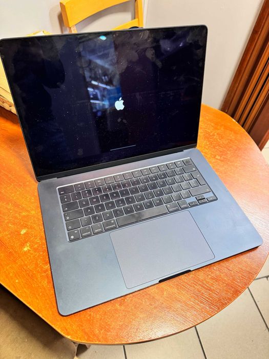 Apple MacBook Air - M3 | 15,3" | 16GB | 256GB |
Mac OS | Północ
