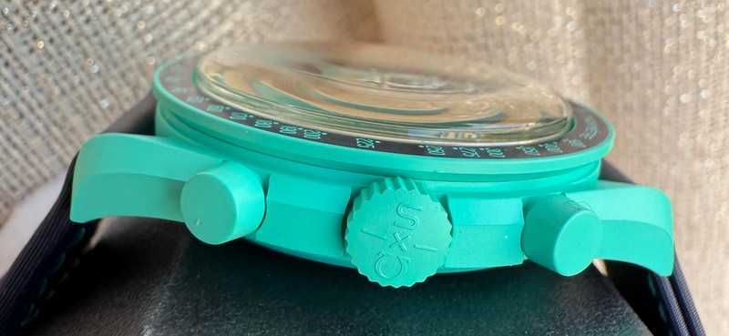 Omega x Swatch Earth SO33L103 - Biokeramika i sneżny styl polarny