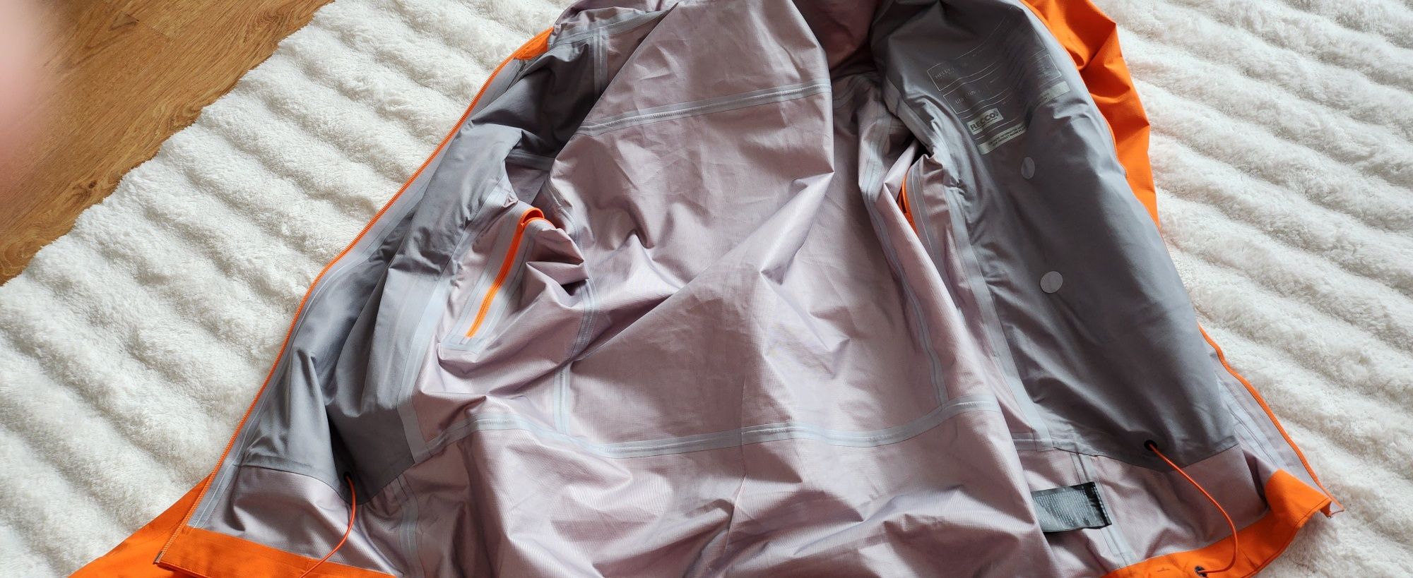 Sprzedam kurtkę Helly  Hansen system recco L