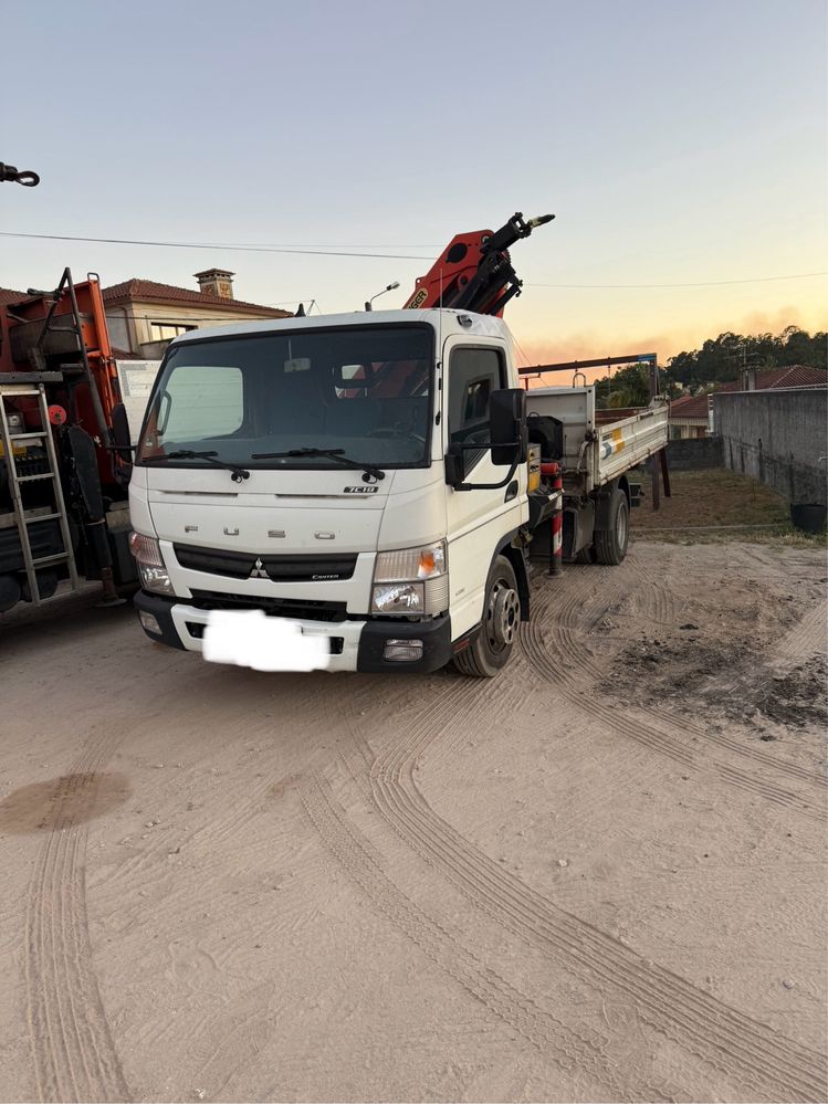 Mitsubishi Fuso com grua e bascúla