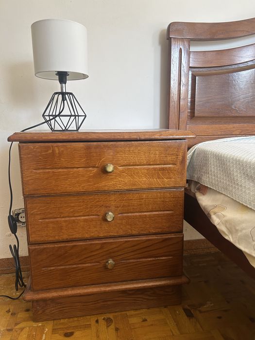 Cama de casal em madeira