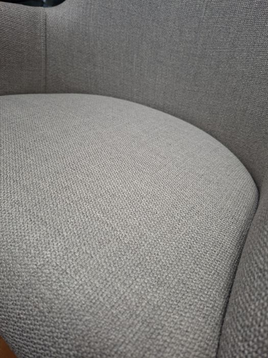 2 cadeirões cinzentos