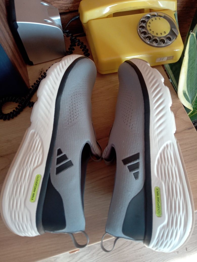 Adidas Cloudfoam Go Lounger buty wsuwane 45 1/3
