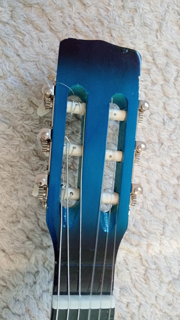 Niebieska gitara do grania