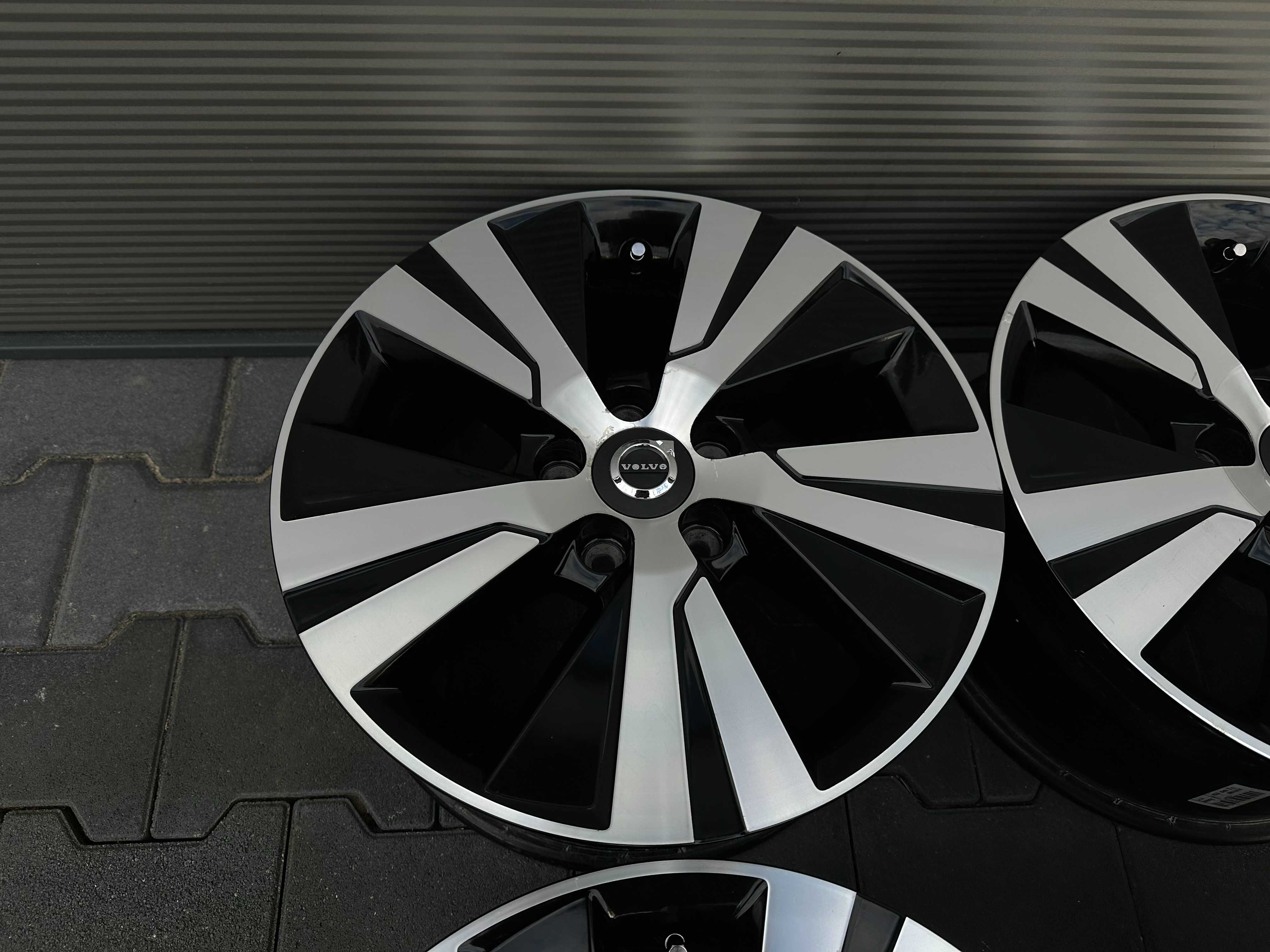 5x108 16 VOLVO XC40 XC60 XC70 S80 S90 V90 V80 V60 S70 S60 C30 S40 V50