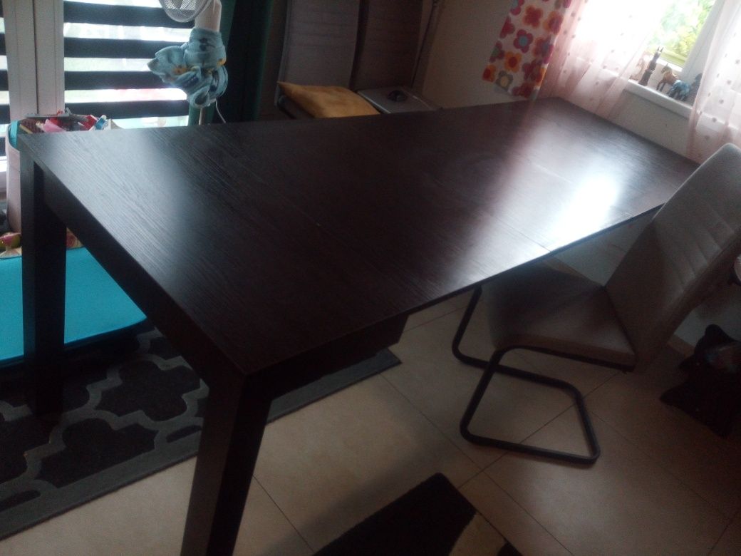 Stół rozkladany stabilny