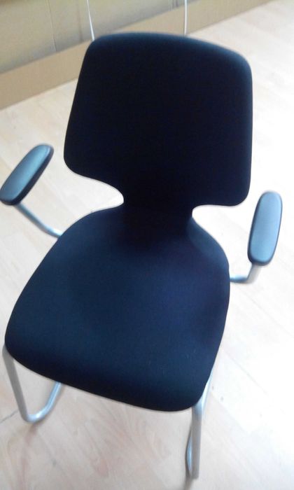 Krzesła różne biurowe konferencyjne i nie koniecznie