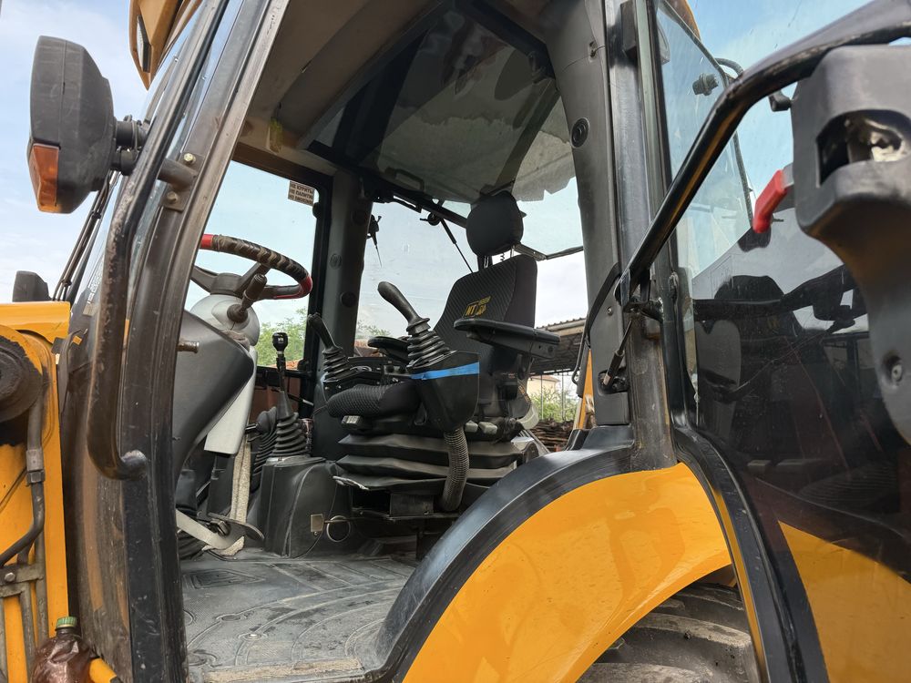 Екскаватор навантажувач JCB 3CX SITEMASTER
