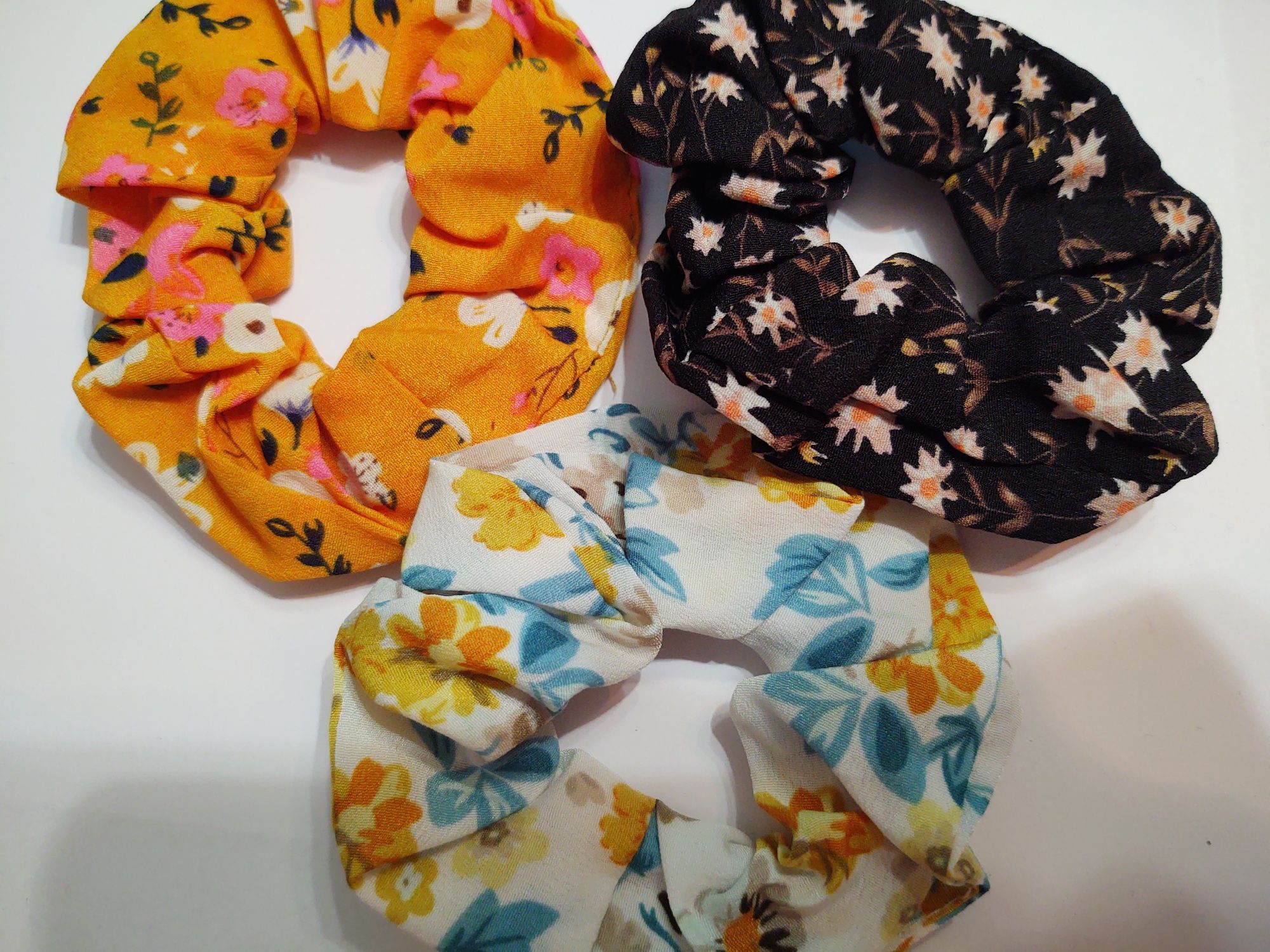 Gumki do włosów typu scrunchie scrunchies