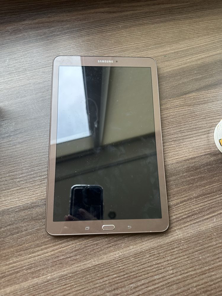 Galaxy Tab E планшет