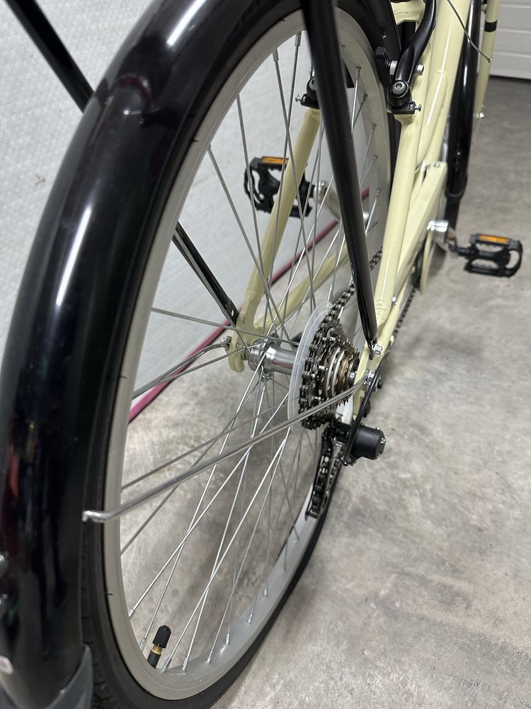 Bicicleta de senhora e passeio