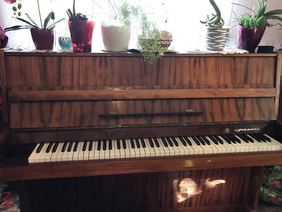Продається фортепіано