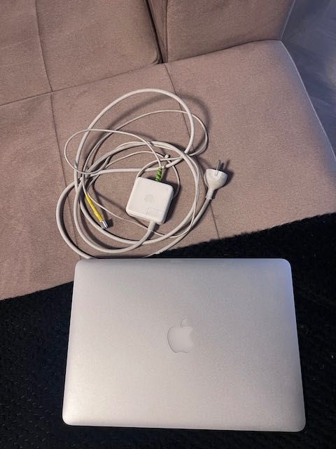 MacBook Air 13 / stan bardzo dobry/ mid2013 / jak ze sklepu / 256GB