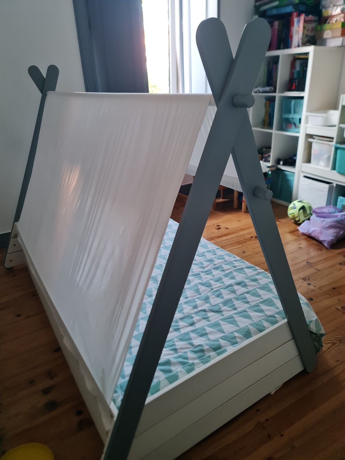 Cama de criança como nova