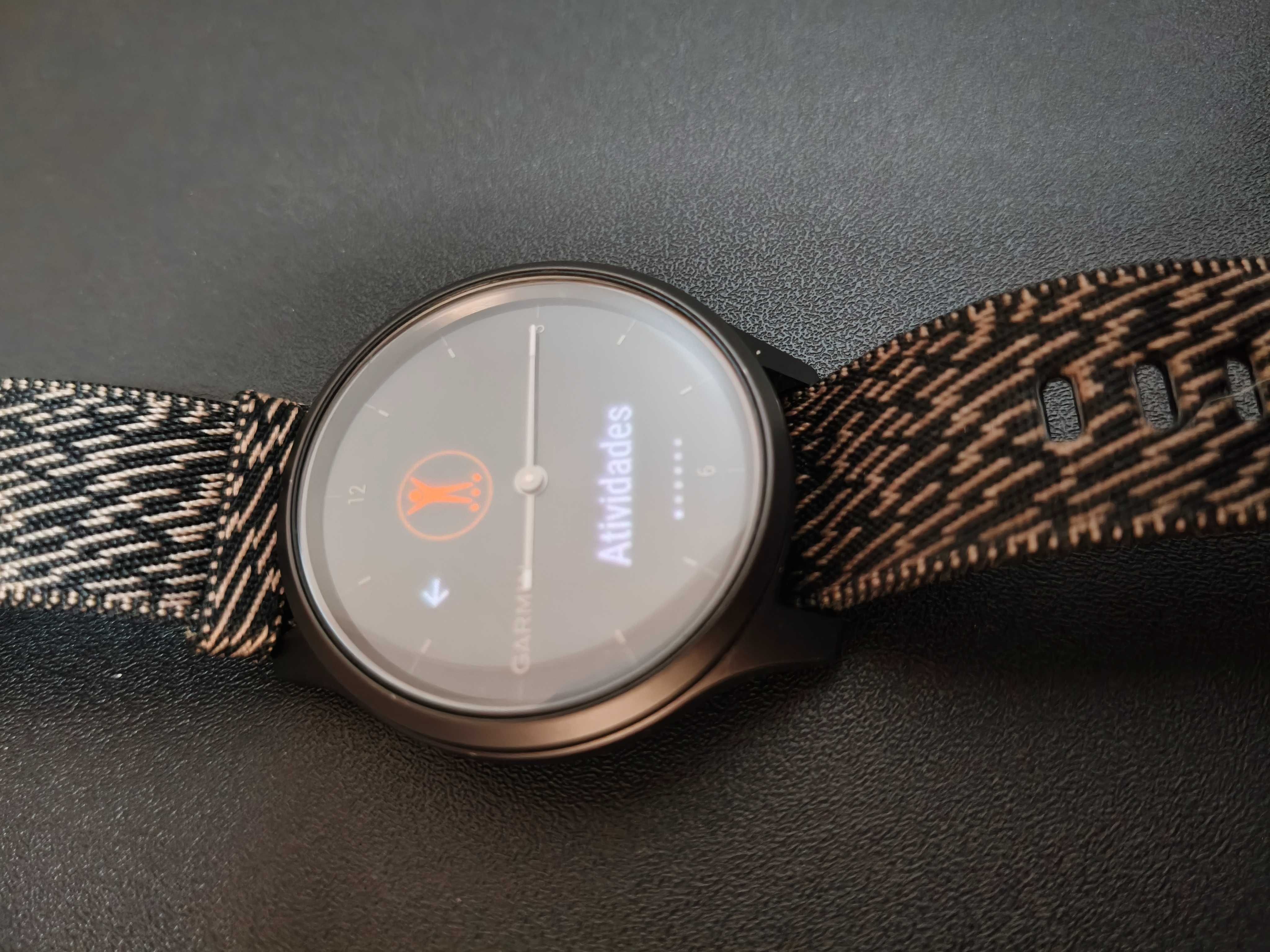 smartwatch híbrido Garmin Vivomove Style preto