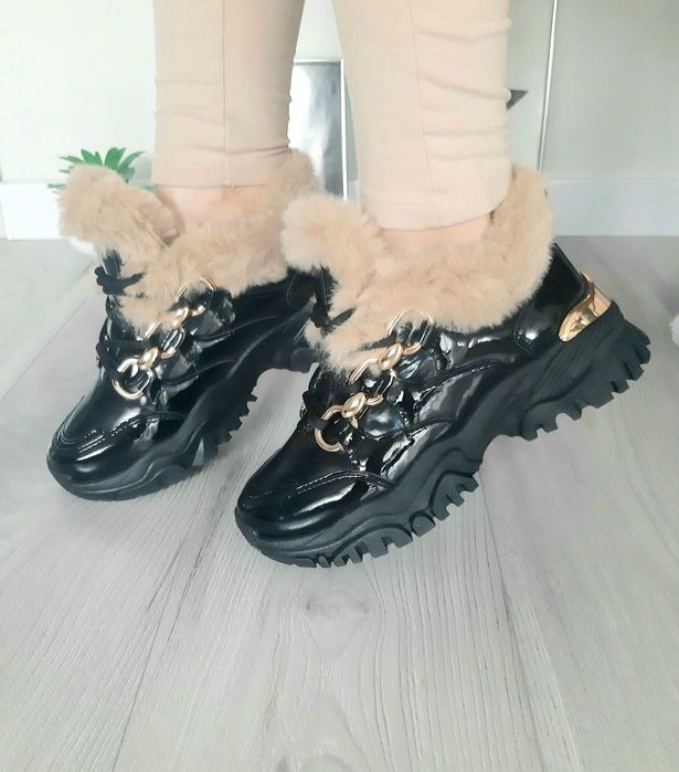 Adidasy czarne lakierowane z futerkiem 38 -24 cm