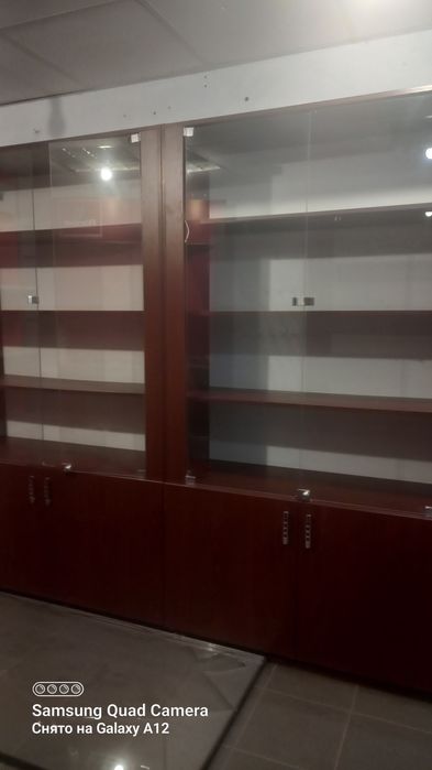 Продам вітрини для магазину або меблі для офісу