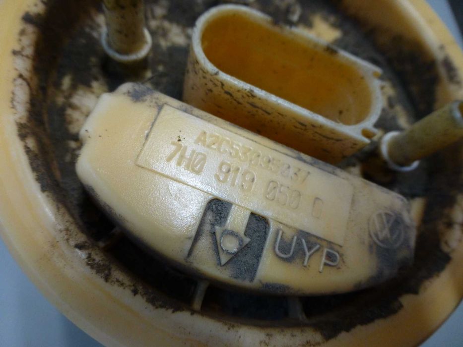 VW MULTIVAN TRANSPORTER T5 2,5 TDI POMPA paliwa pompka 7H0.919050D