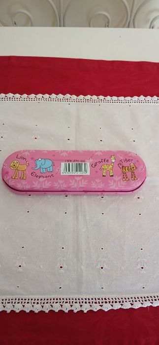 Estojo de metal antigo