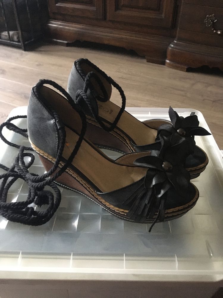Buty na koturnie roz 37