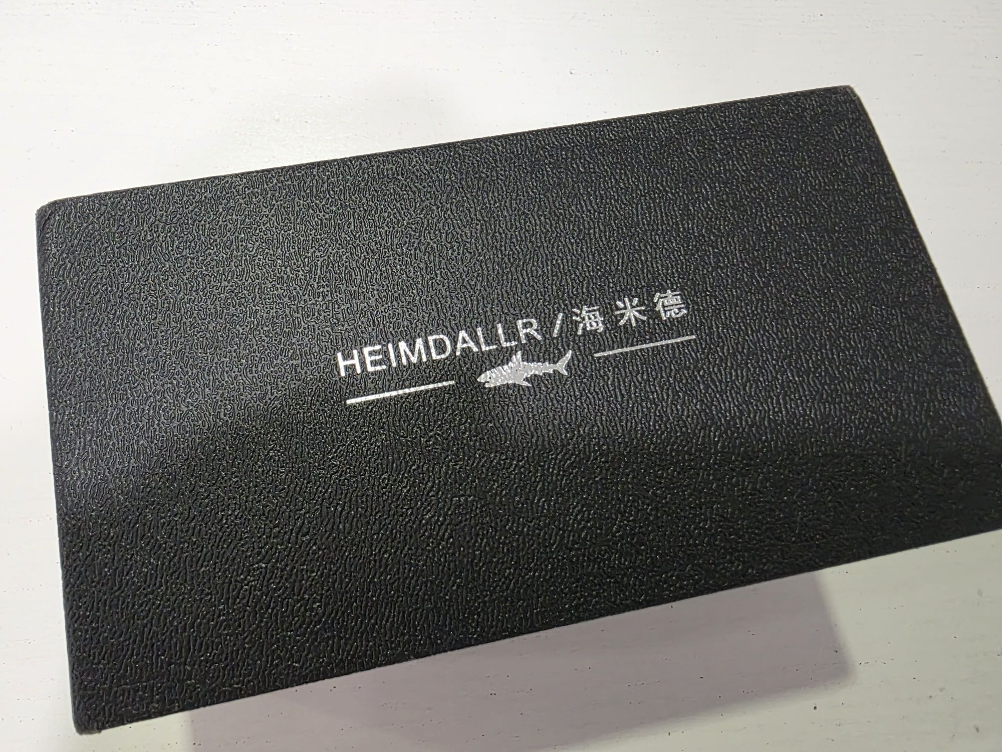 Relógio Heimdallr Automático
- Modelo automático.
- Mostrador