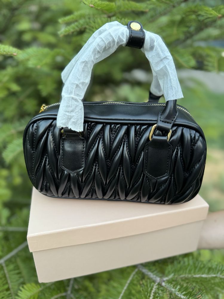 Стильна сумочка кросбоді Miu miu(оригінал)