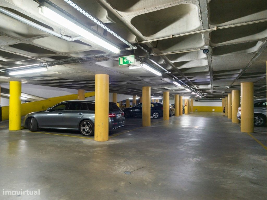 T4 Entrecampos condominio com Piscina e Ginásio