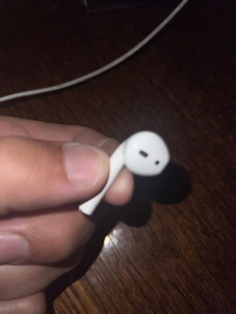 Airpods 2 бу в хорошем состоянии оригинал