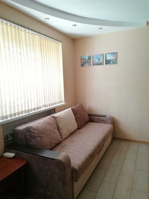 Уютная 2-х комнатная квартира-студия в центре.