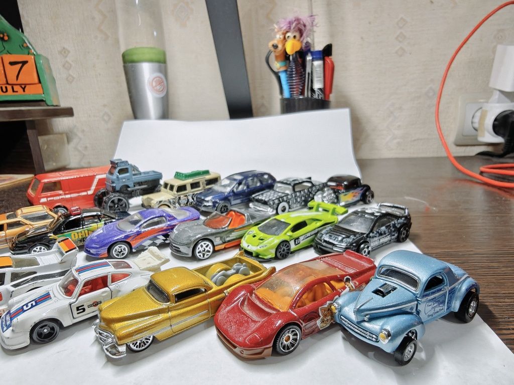 Машинки модели hot wheels matchbox siku majorette tomica