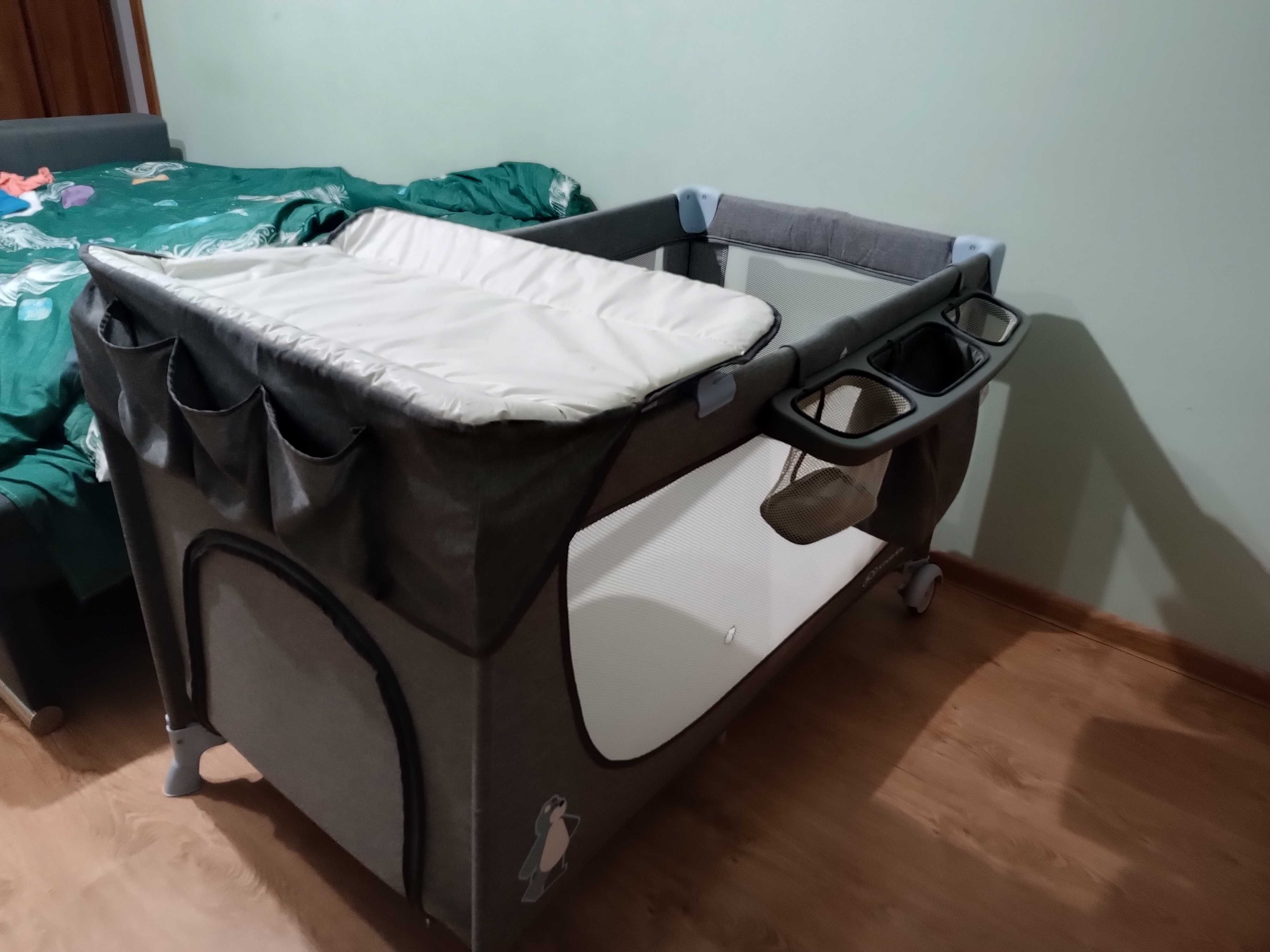 Łóżeczko turystyczne z materacem
