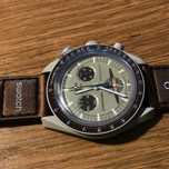 Omega x Swatch SO33T100 Saturn – Kosmiczna Elegancja
