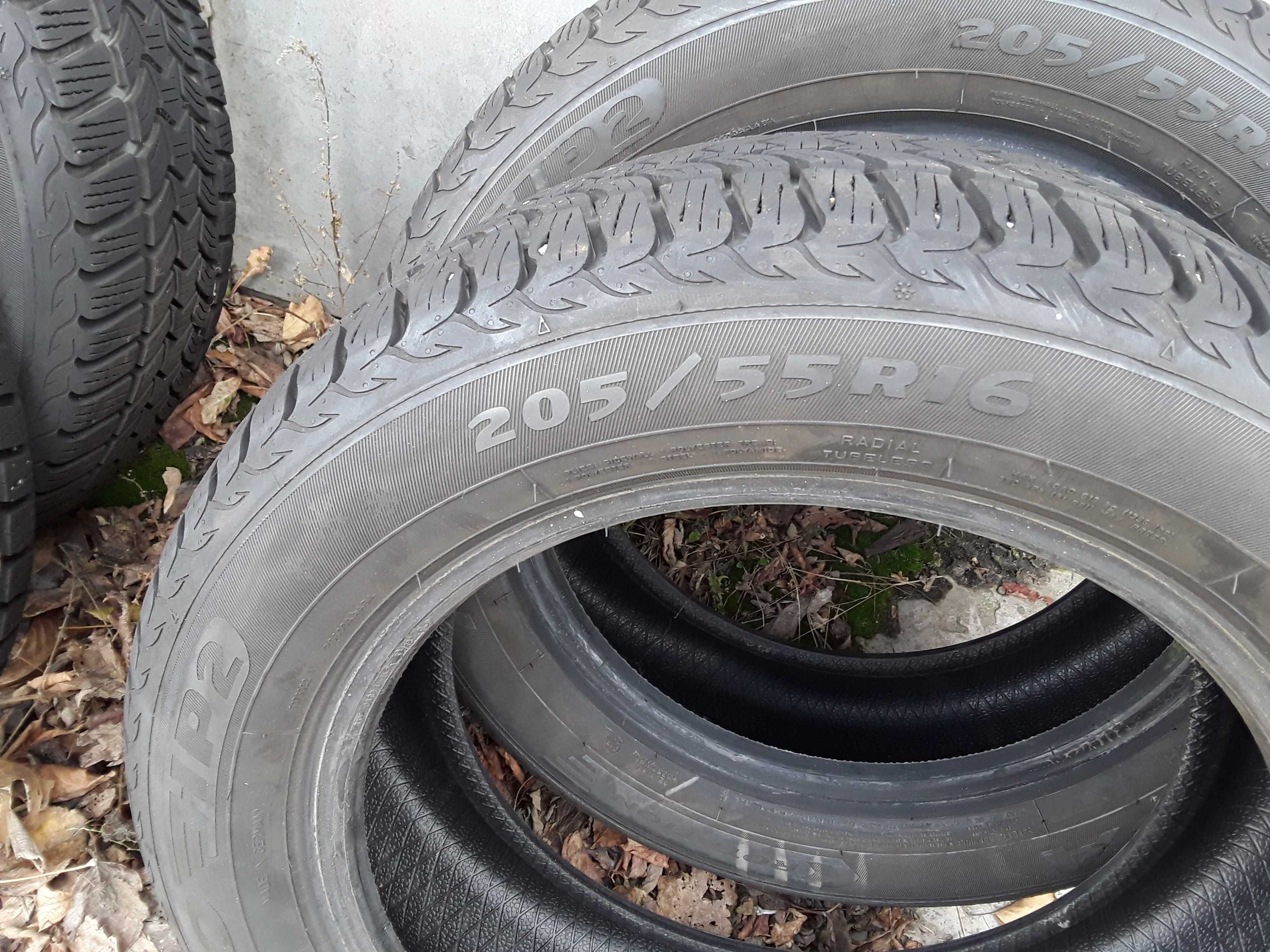 Продам комплект зимньої резіни 205/55 R 16 дебіца шини колеса