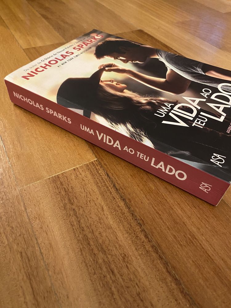 Livro: "Uma Vida ao Teu Lado ” de Nicholas Sparks