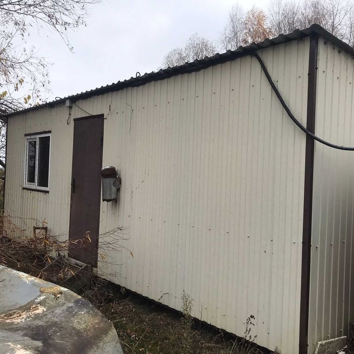 Дачний вагончик на березі р.Дніпро