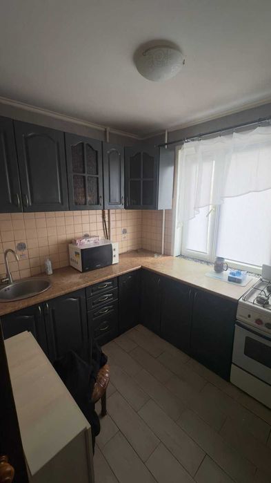 Здам трикімнатну квартиру в Києві,на вул.Милютенко 40/16