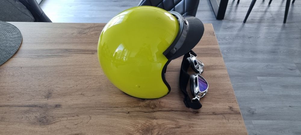 Kolekcjonerski kask orzeszek z epoki PRL-u