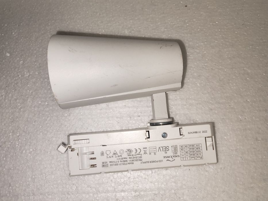 Nowy Reflektor LED Szynowy Biały (max 21W) - FOOQ/EAGLERISE