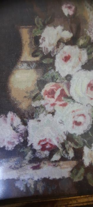 Картина вишита хрестом "Мармурові троянди"