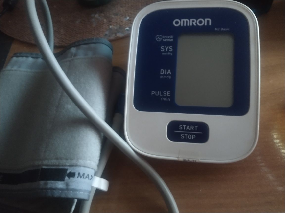 Sprzedam Omron M2 Basic – Elektroniczny ciśnieniomierz naramienny
