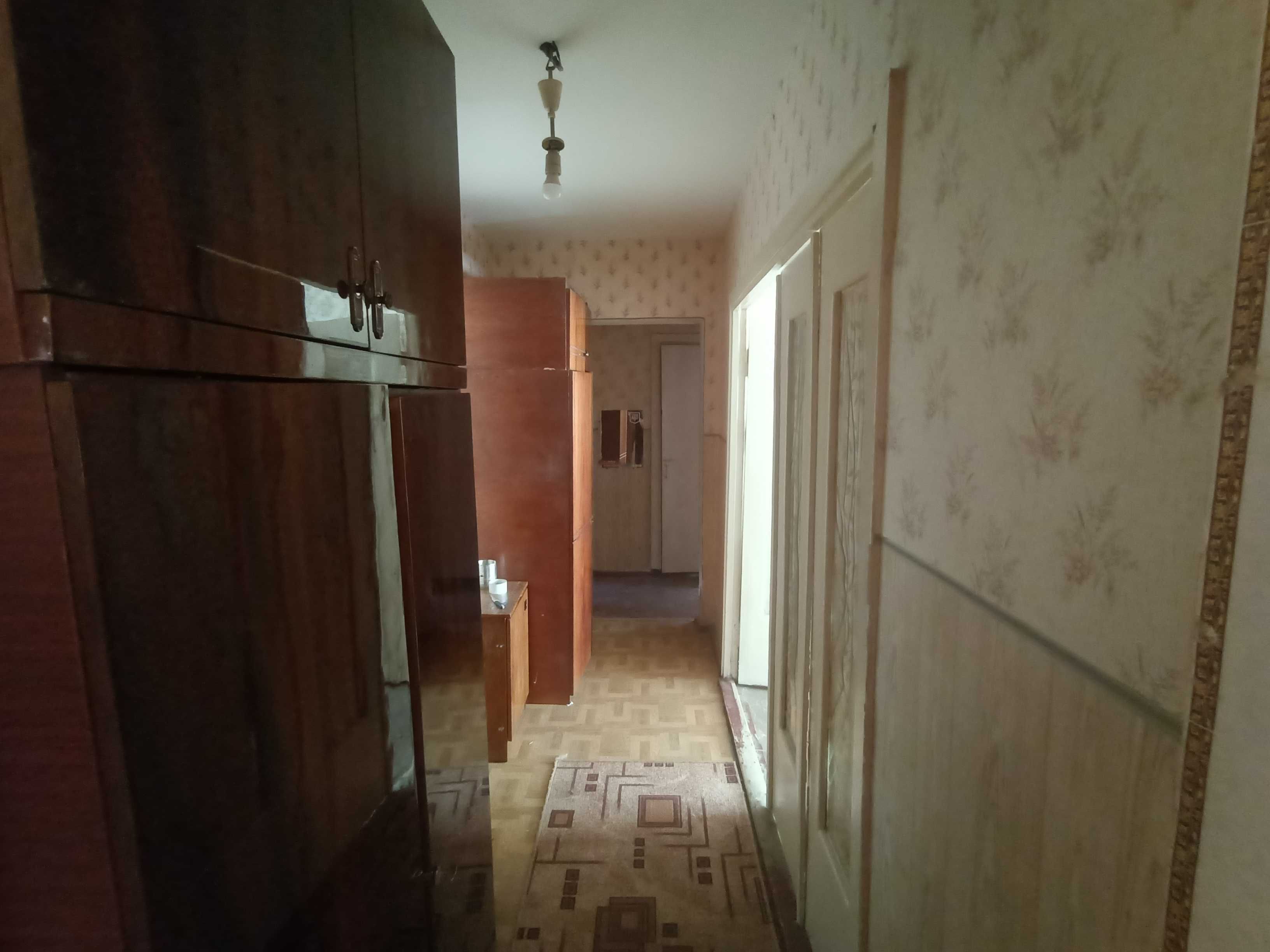 Продаж трикімнатної квартири вул Харківська