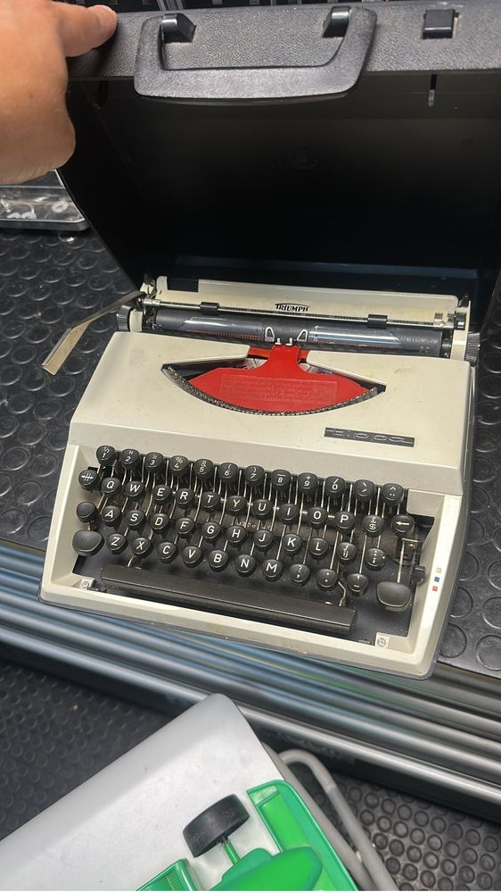 Maquina de Escrever Antiga Triumph Tippa - Em Excelente Estado