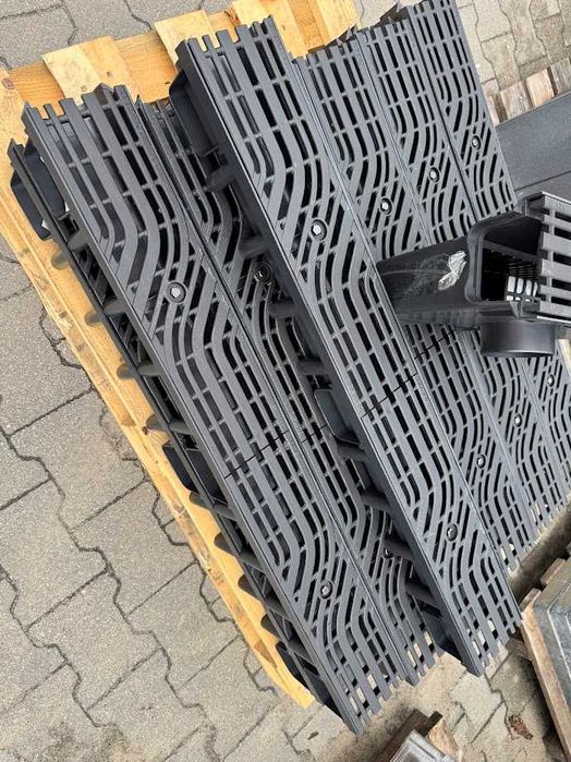 Odwodnienie liniowe kanał z kratą żeliwną 12,5 t odpływ wody