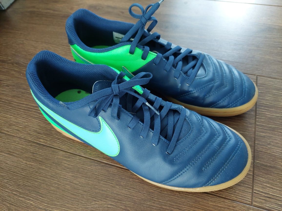 Halówki Nike 42 26,5cm