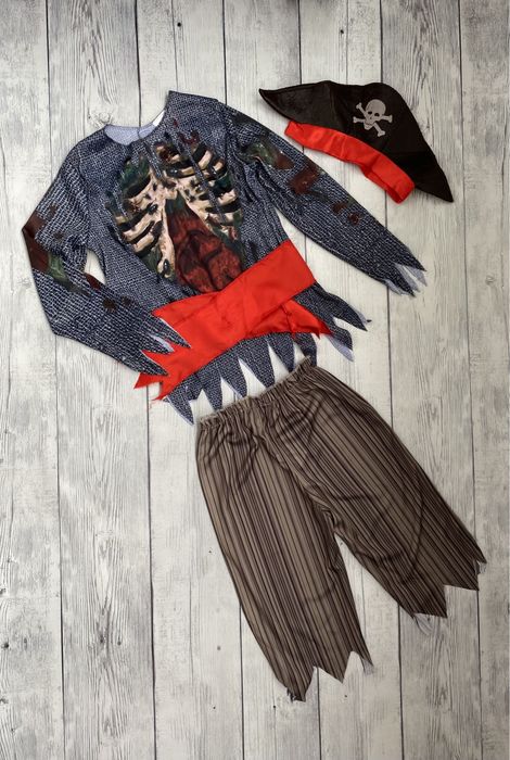 Костюм пирата карнавальный на мальчика 6-7 лет , состояние отличное