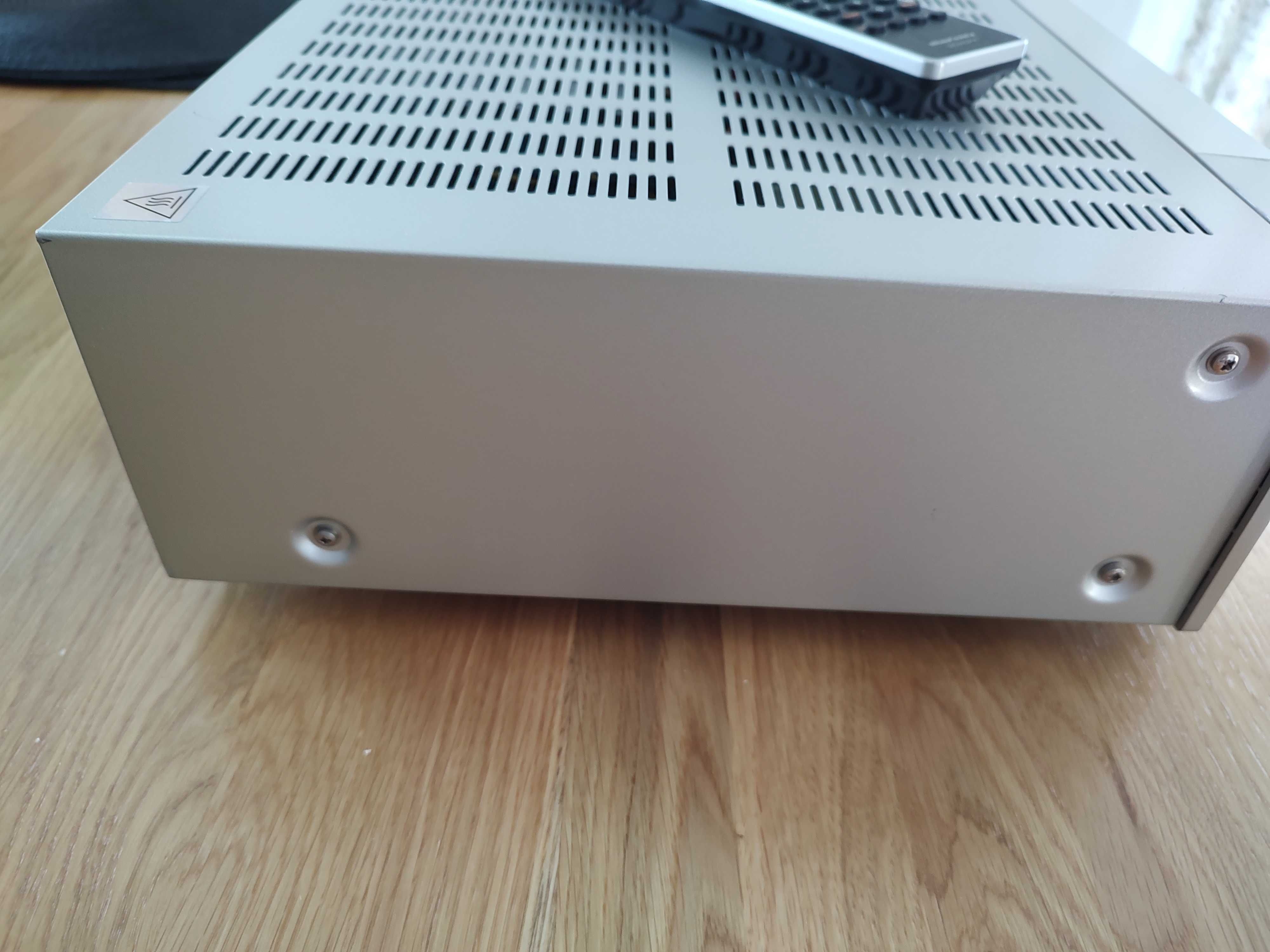 Marantz PM 7004 wzmacniacz