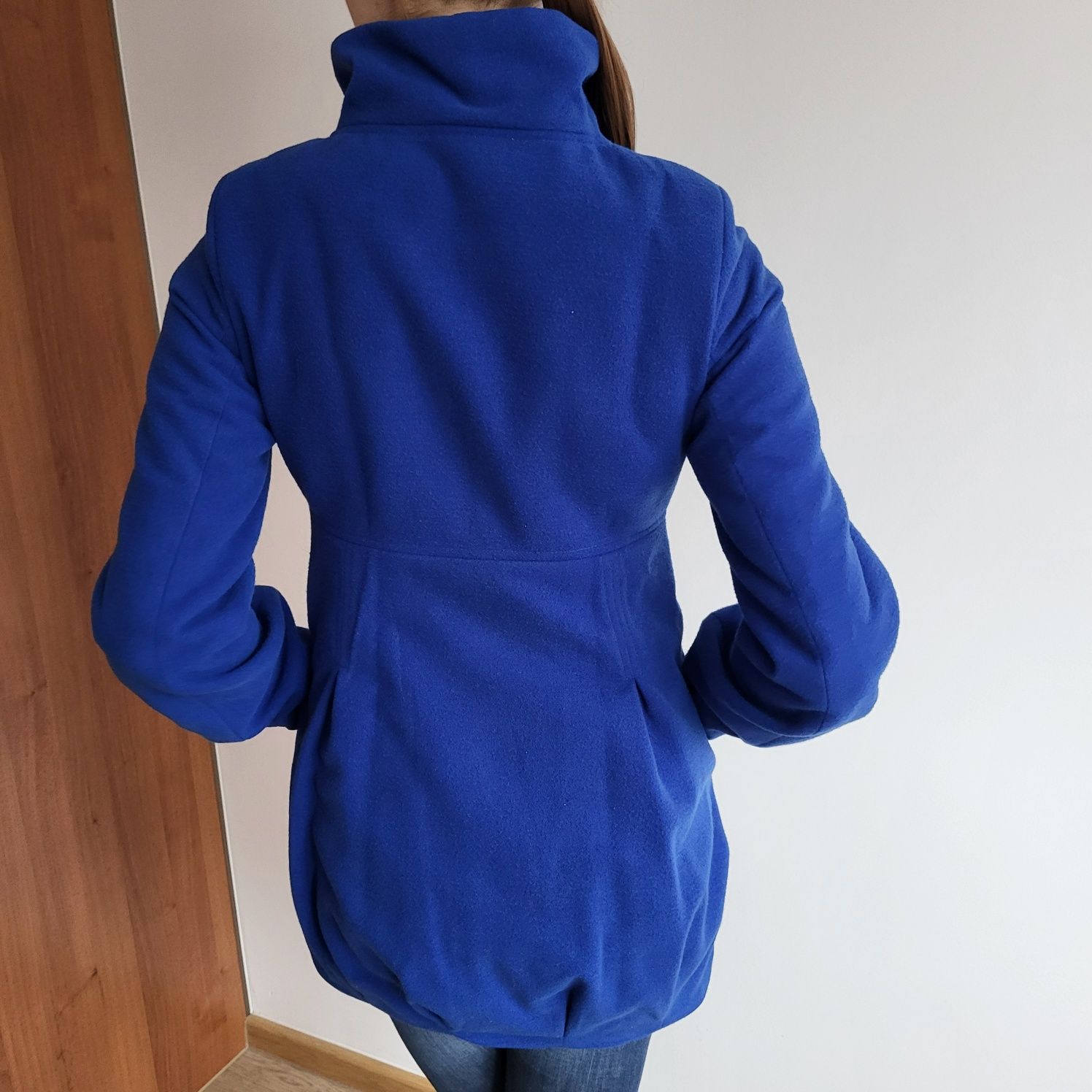 Damski niebieski płaszcz zimowy flauszowy dwurzędowy 36
