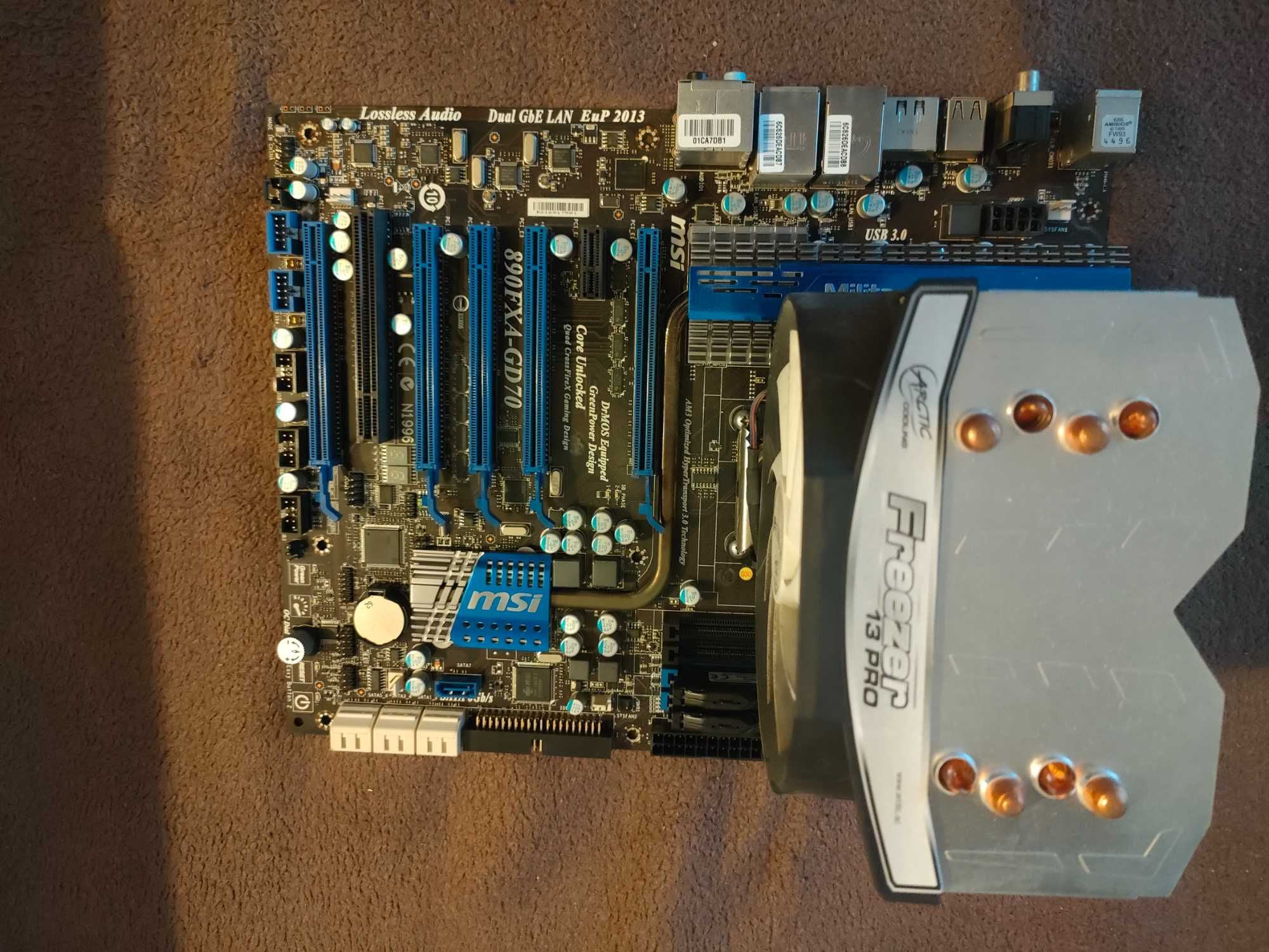 MSI 890FXA-GD70 + AMD Phenom + 8 MB RAM