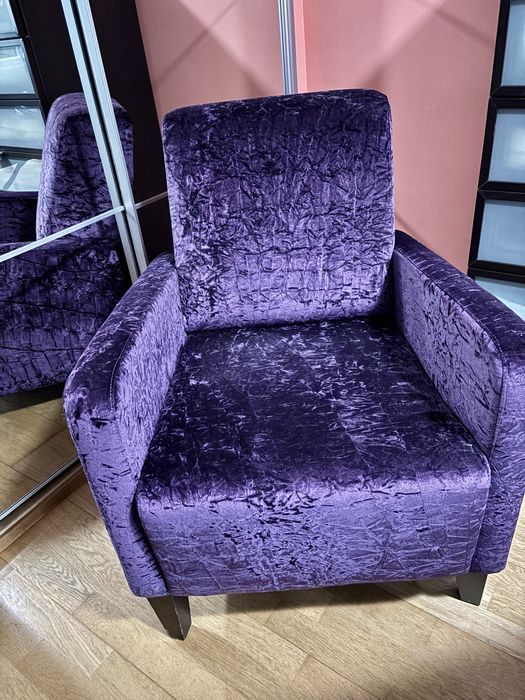 Vendo poltrona em roxo