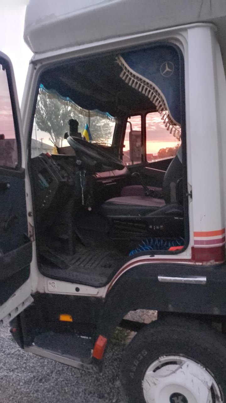 Вантажний автомобіль Mersedes 811 ізотерм